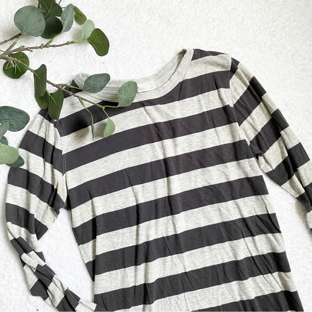 Forever 21 | thick rugby style blue and gray/cream stripe long sleeve crewneck
